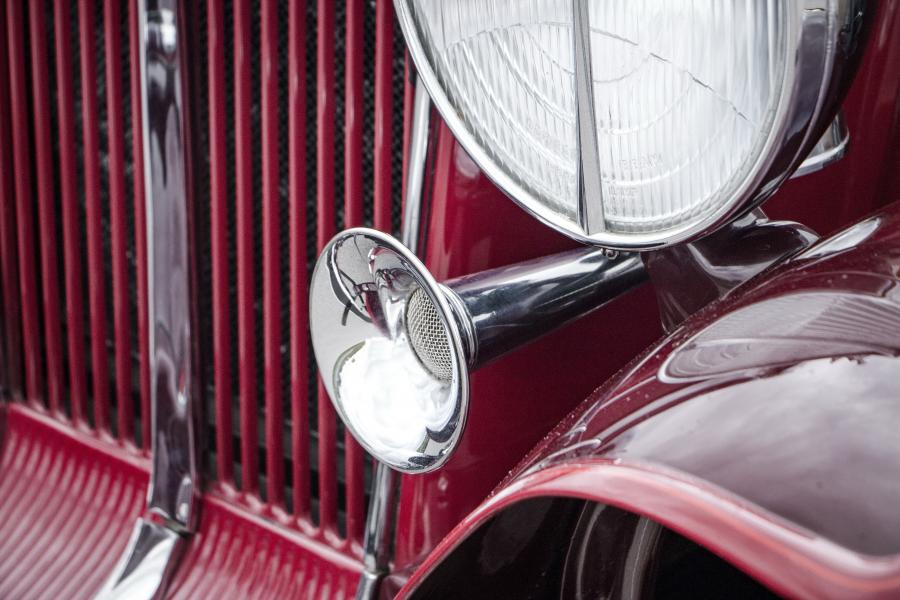 Детали экстерьера Auburn 12-160A Custom Dual Ratio Phaeton Sedan 1932 года  (фото 14 из 43)